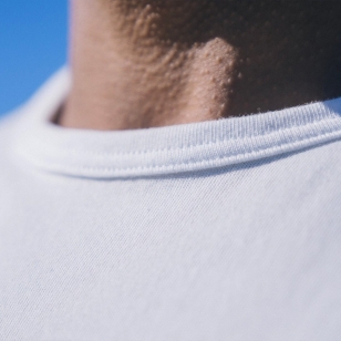 ??? Le t-shirt fabriqué en...