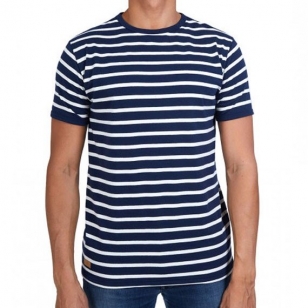 ??? Le t-shirt fabriqué en...