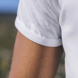 ??? Le t-shirt col V...