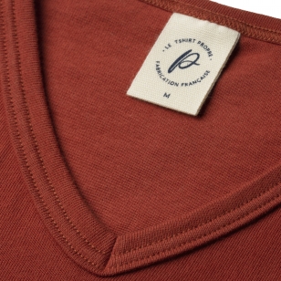 ??? Le t-shirt col V...