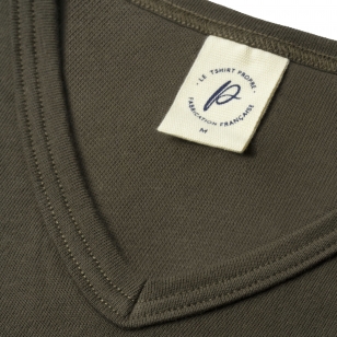 ??? Le t-shirt col V...